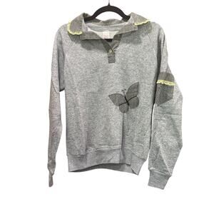 Vintage sweatshirt with collar‎ and flowery pattern pocket on sleeve